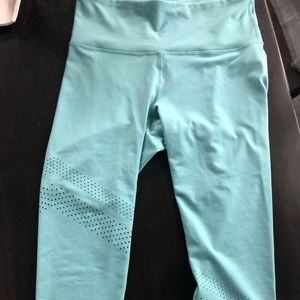 NWOT- Old Navy High Waisted Elevate laser cut crop